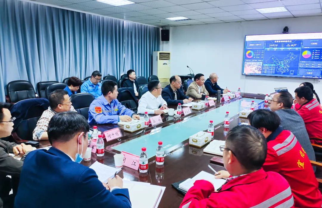 王大真一行到宜化化機公司現(xiàn)場辦公(圖1) 圖片
