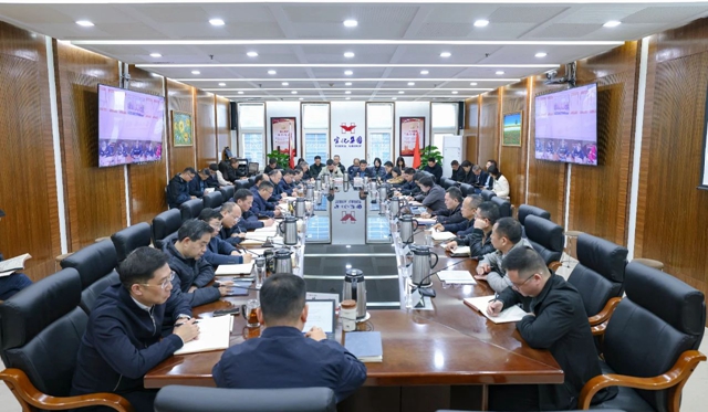 宜化集團(tuán)領(lǐng)導(dǎo)班子深入貫徹中央八項(xiàng)規(guī)定精神學(xué)習(xí)教育讀書班舉行集體學(xué)習(xí)研討(圖1)