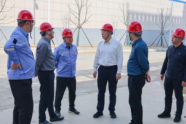 黃智華一行到宜化楚星整體升級(jí)改造項(xiàng)目現(xiàn)場調(diào)研