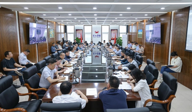 宜化集團(tuán)領(lǐng)導(dǎo)班子舉行深入貫徹中央八項(xiàng)規(guī)定精神學(xué)習(xí)教育讀書班第二次集體學(xué)習(xí)研討