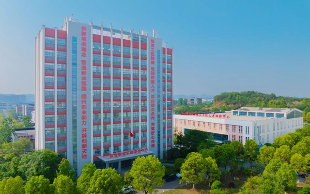 宜化職業(yè)培訓(xùn)中心榮獲“湖北五一勞動(dòng)獎(jiǎng)狀”(圖1)