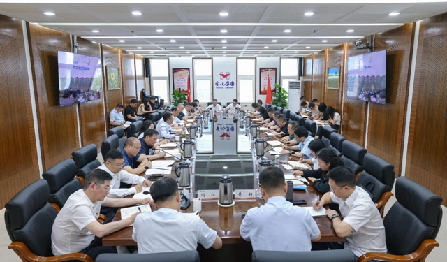 集團(tuán)黨委傳達(dá)學(xué)習(xí)中央通報(bào)精神和上級(jí)有關(guān)會(huì)議精神(圖1)