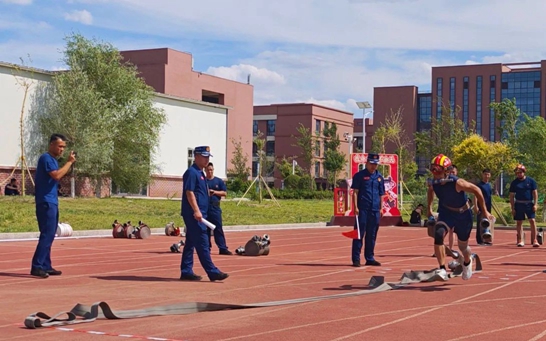 新疆宜化消防隊(duì)勇奪應(yīng)急救援技能大比武團(tuán)體一等獎(jiǎng)(圖1)