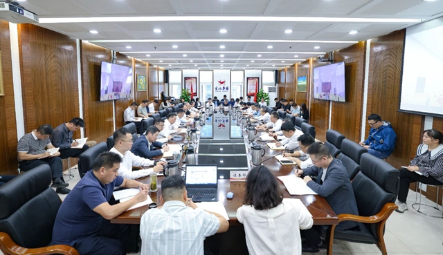 集團黨委傳達(dá)學(xué)習(xí)上級精神 研究部署相關(guān)工作(圖1) 集團黨委傳達(dá)學(xué)習(xí)上級精神 研究部署相關(guān)工作(圖1)