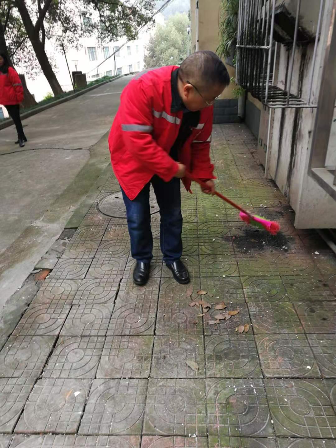 【黨建】黨員下沉 助力社區(qū)治理(圖4) 【黨建】黨員下沉 助力社區(qū)治理(圖4)