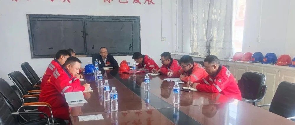 化機公司黨委書記、董事長、總經(jīng)理楊中澤到內(nèi)蒙宜化項目現(xiàn)場辦公